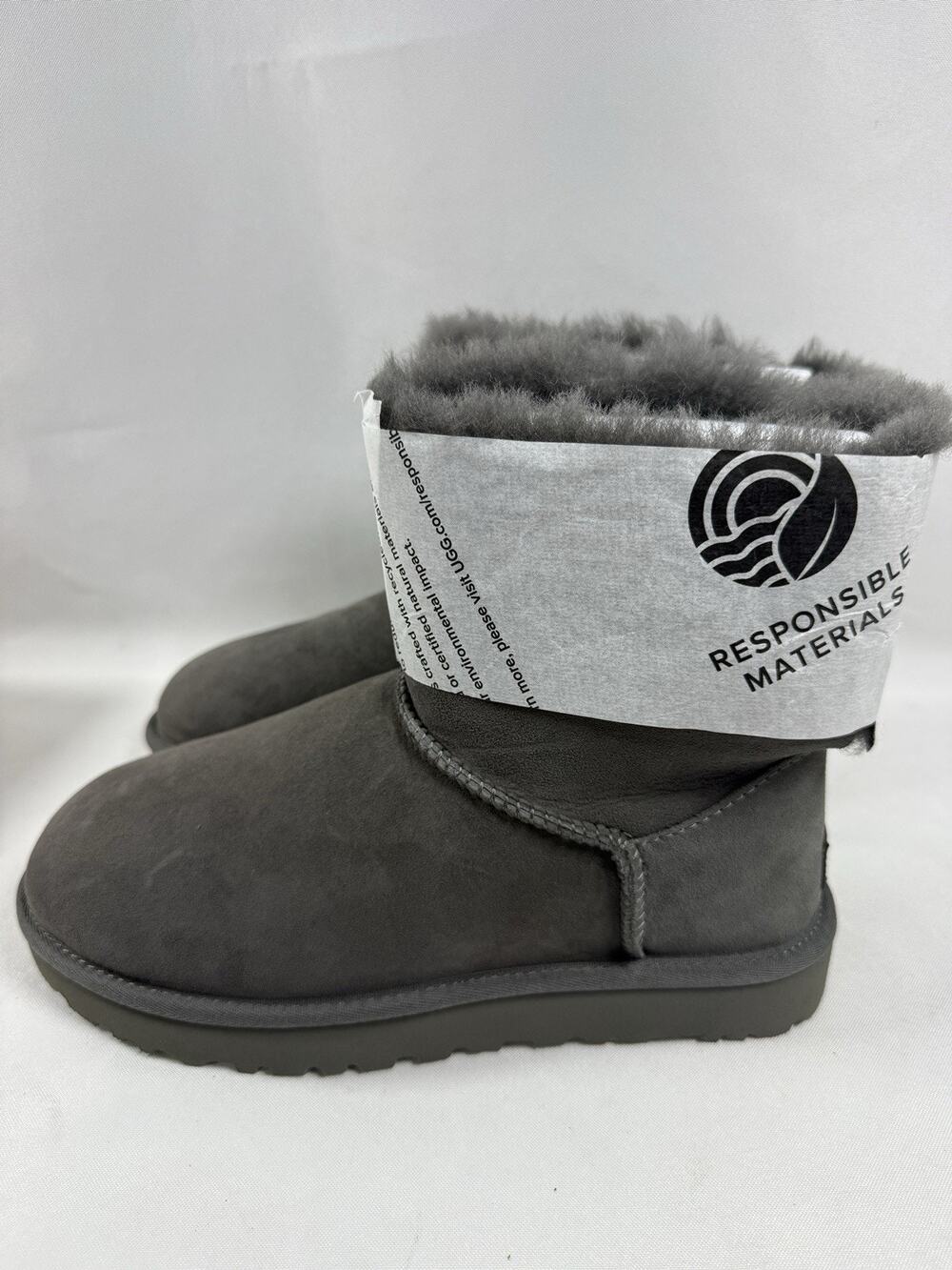 UGG Mini Bailey Bow II Boots Gray Women’s Size 8 New In Box Genuine Sheepskin